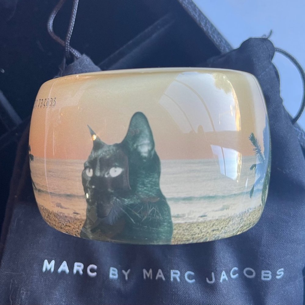 Unusual Fantastic Thick "Cat Beach-scape" Marc Jacobs bangle bracelet - BNWT!